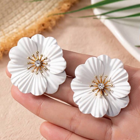 White Flower Studs Earrings - Picture 4 of 4